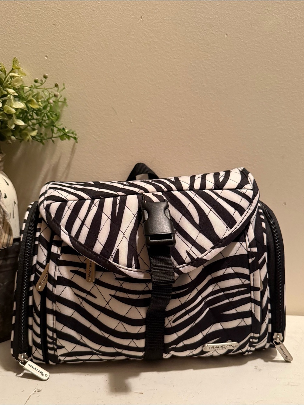 Travelon Black & White Zebra-Pattern Hanging Toiletry Organizer NWOT